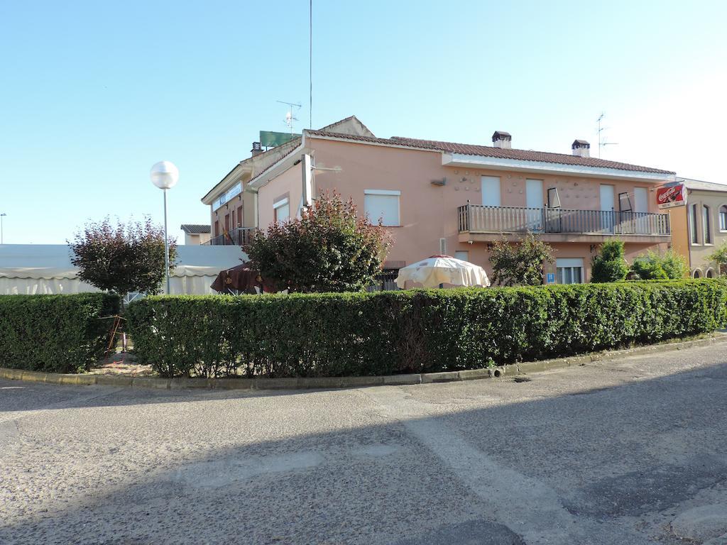 Hostal Sali Pelabravo Extérieur photo